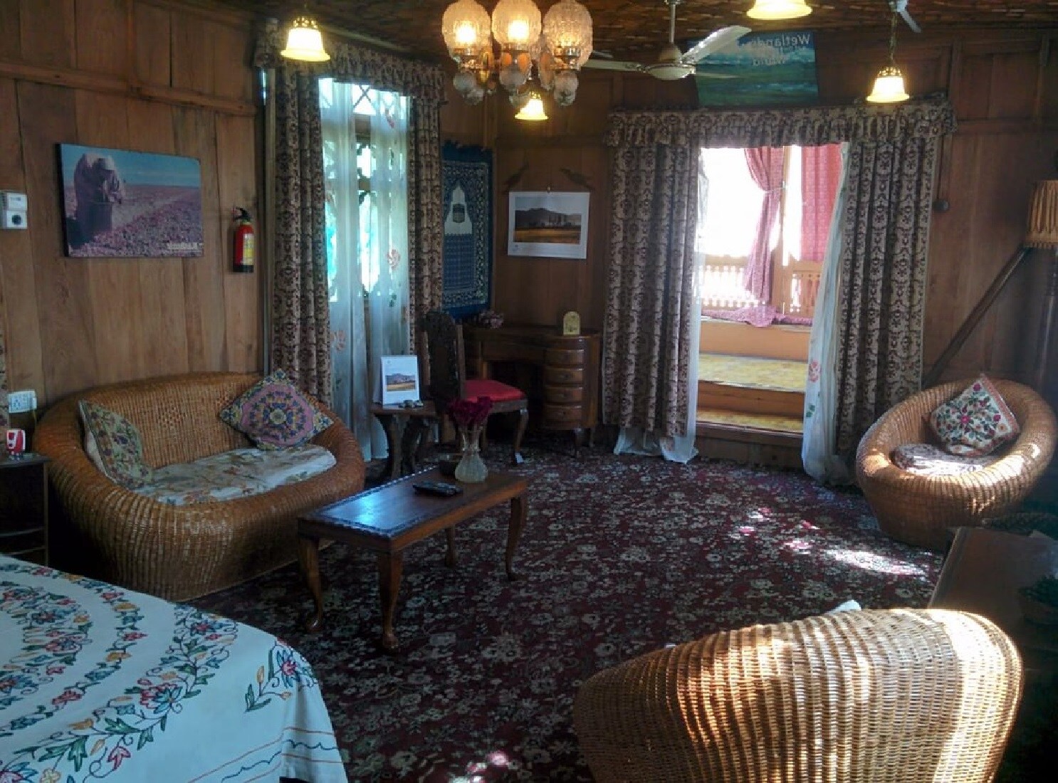 Buckingham palace group - Tap to explore photos