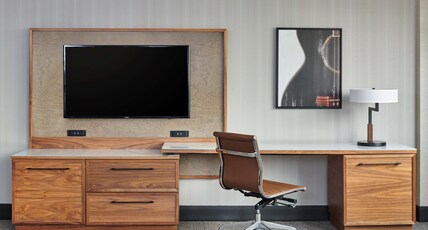 DoubleTree by Hilton Fullerton Room Type - 1 KING HEARING ACCESS