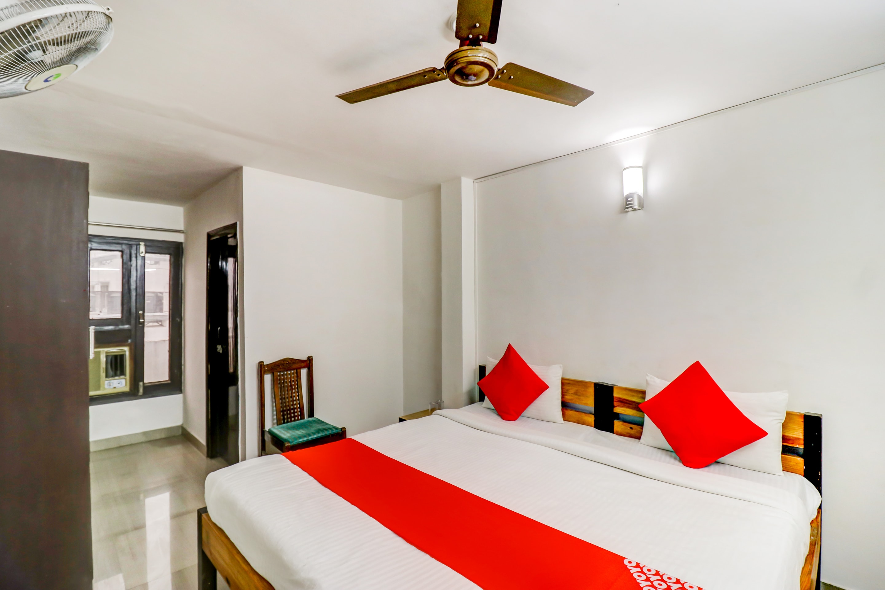 Hotel O by OYO Dhruv Inn - Tap to explore photos