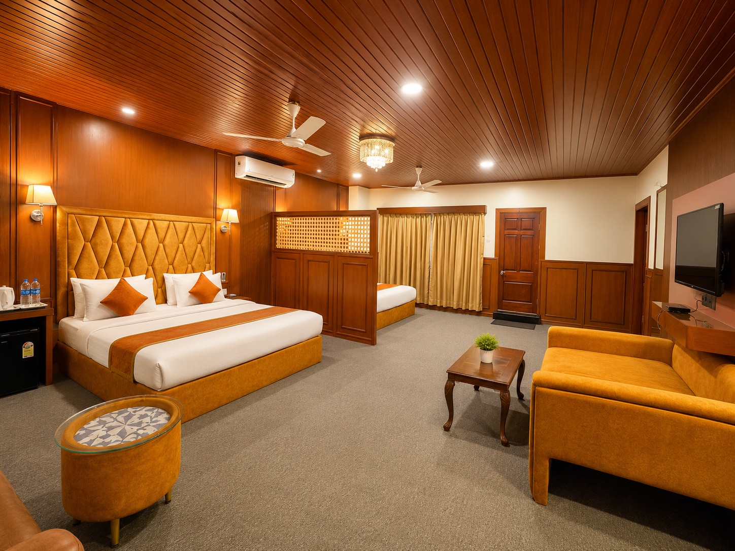 Hotel Walisons (2mins walk to Dal Lake, Kashmir) - Tap to explore photos