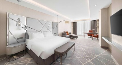 Radisson Blu Hotel and Convention Centre, Riyadh Minhal Room Type - Executive Room with Loung Access
