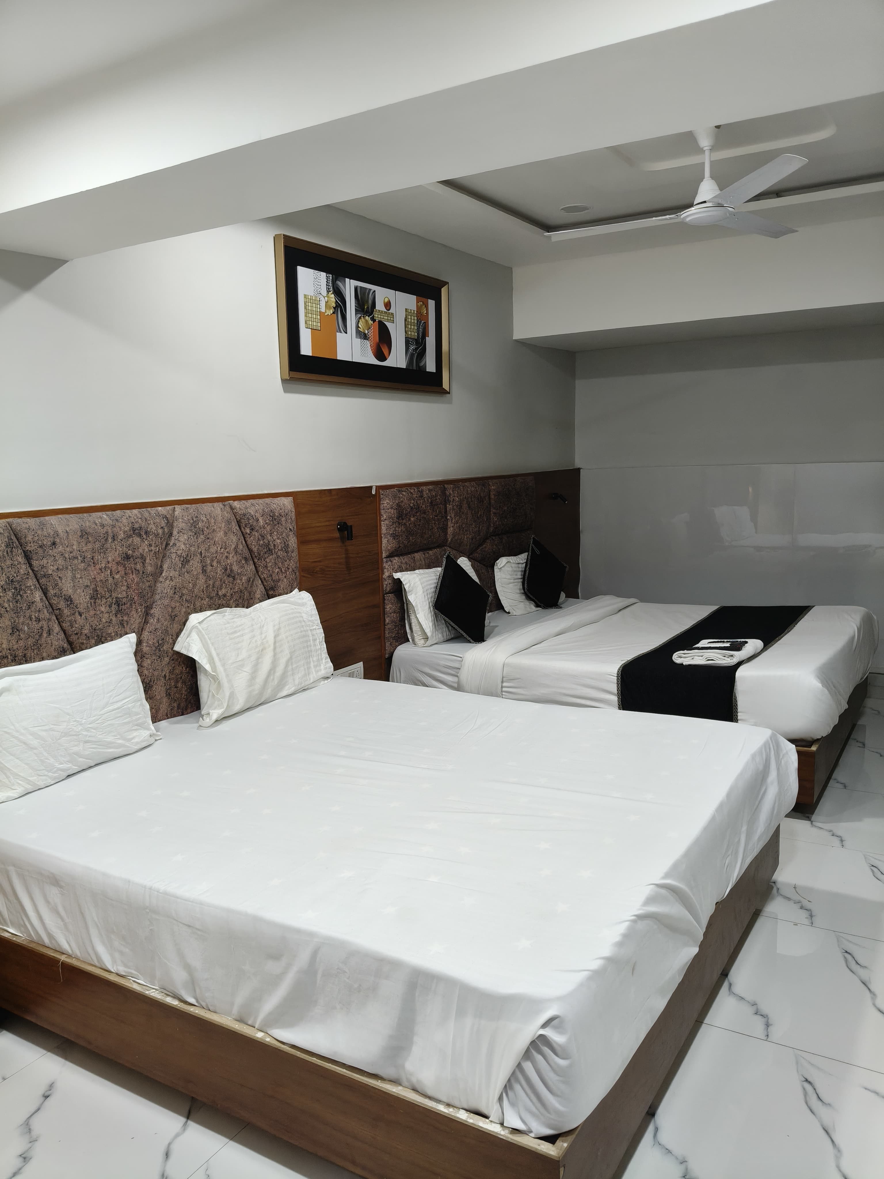 Hotel Lemon - Tap to explore photos