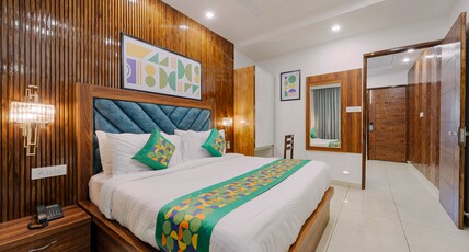 Treebo Hilldaar Dalhousie Room Type - Premium Room with Balcony View