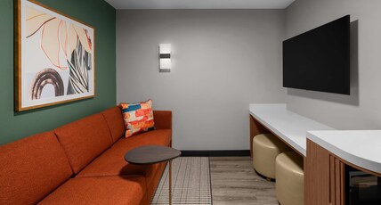 Embassy Suites by Hilton Madison Downtown Room Type - 2QNS 1BDRM SUITE W SOFABED