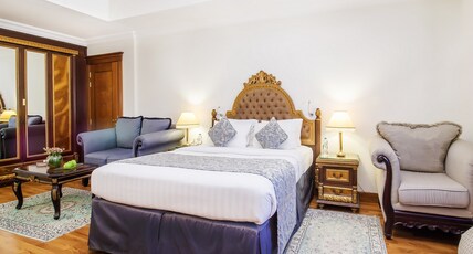 Grand Excelsior Hotel Bur Dubai Room Type - Executive One-Bedroom Suite with Bathub and Living area Grand Excelsior Hotel Bur Dubai Room Type - Executive One-Bedroom Suite with Bathub and Living area