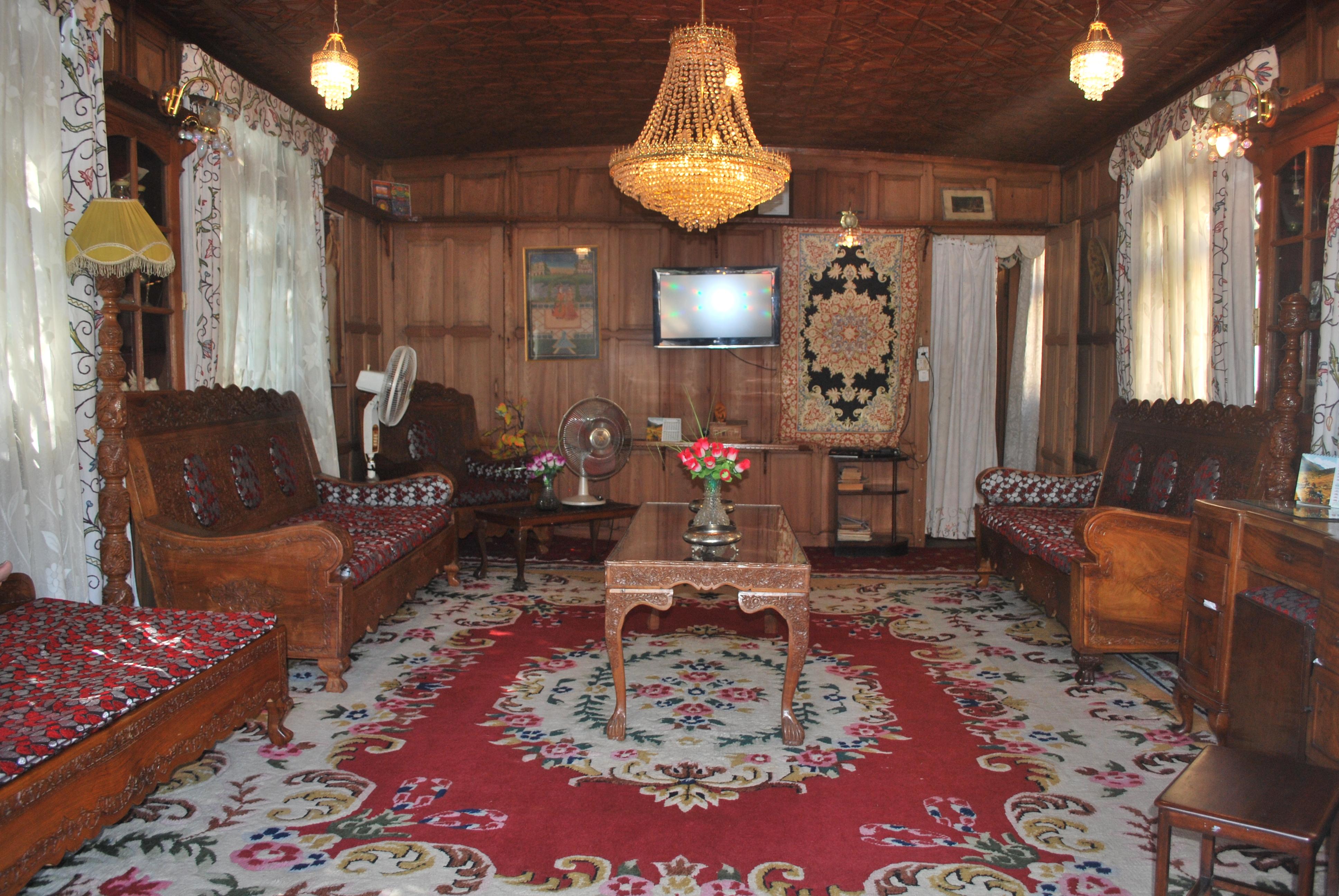 Kolu Palace Houseboat (Standard Room) - Tap to explore photos