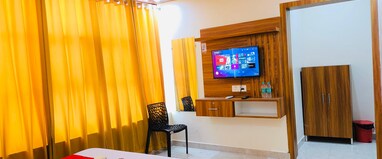 THE RAMAN PALACE -A BUDGET HOTEL
