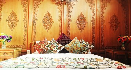 Floating Houseboat Room Type - deluxe room lake view