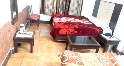 Modi Inn Ramakrishna Room Type - Deluxe triple bed AC