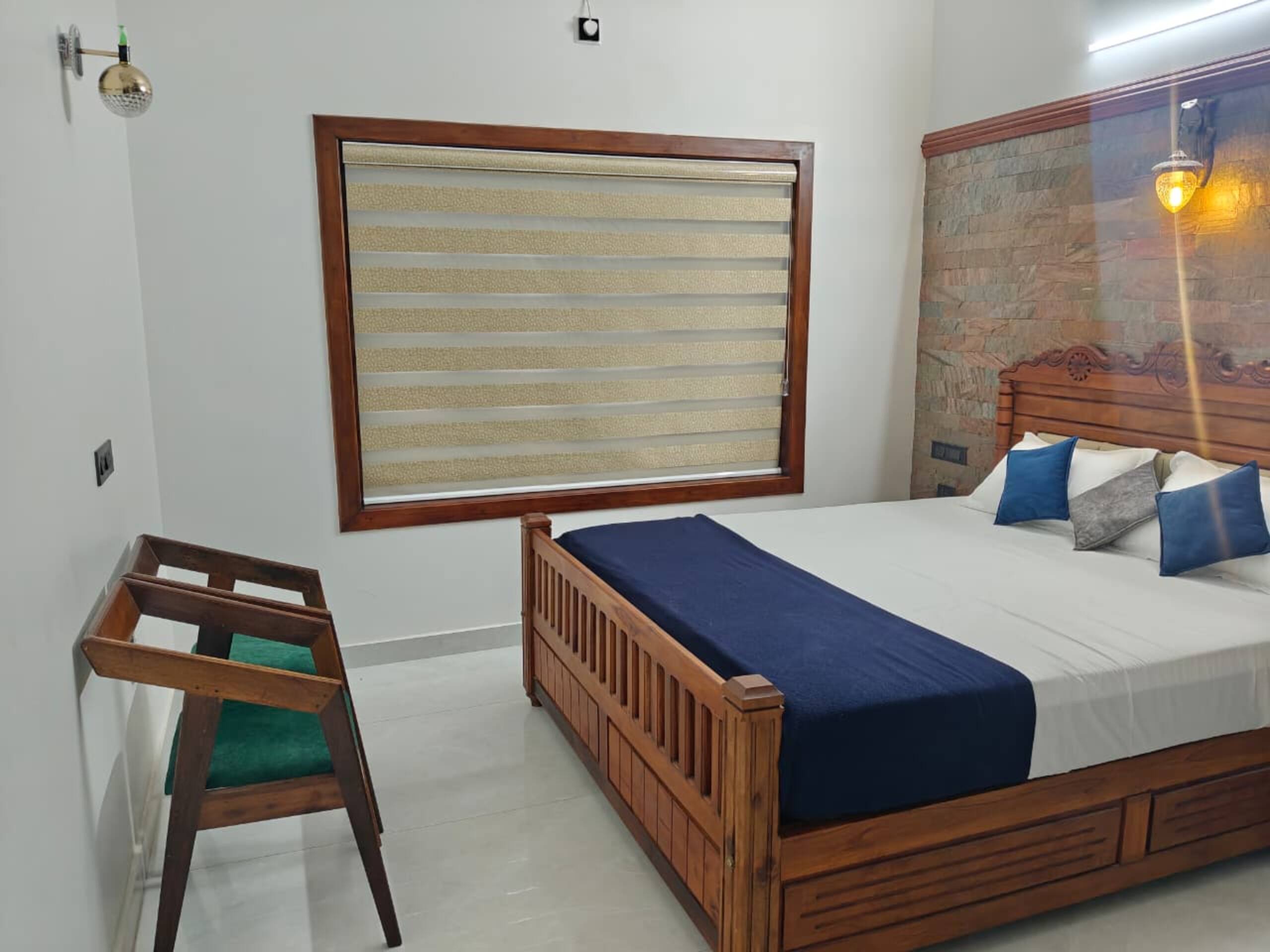 Family Friendly Nalukettu House - Tap to explore photos