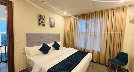 Max Crest Resort- Premium Organic Nature Hideout- Vagamon Room Type - Deluxe Queen bed room
