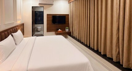 Hotel Vivantaa Room Type - Suite with Front View, Couch and King Size Bed. Hotel Vivantaa Room Type - Suite with Front View, Couch and King Size Bed.