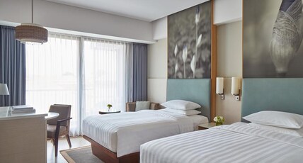 Courtyard by Marriott Bali Seminyak Resort Room Type - Deluxe Guest room, 2 Twin, City view, Balcony