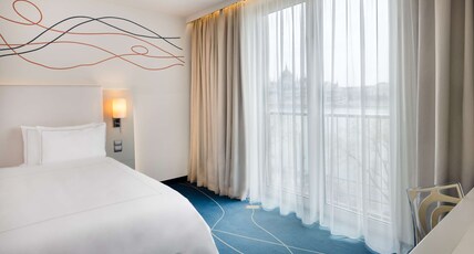 Park Plaza Budapest Room Type - Superior Room-Danube View-1 Queen