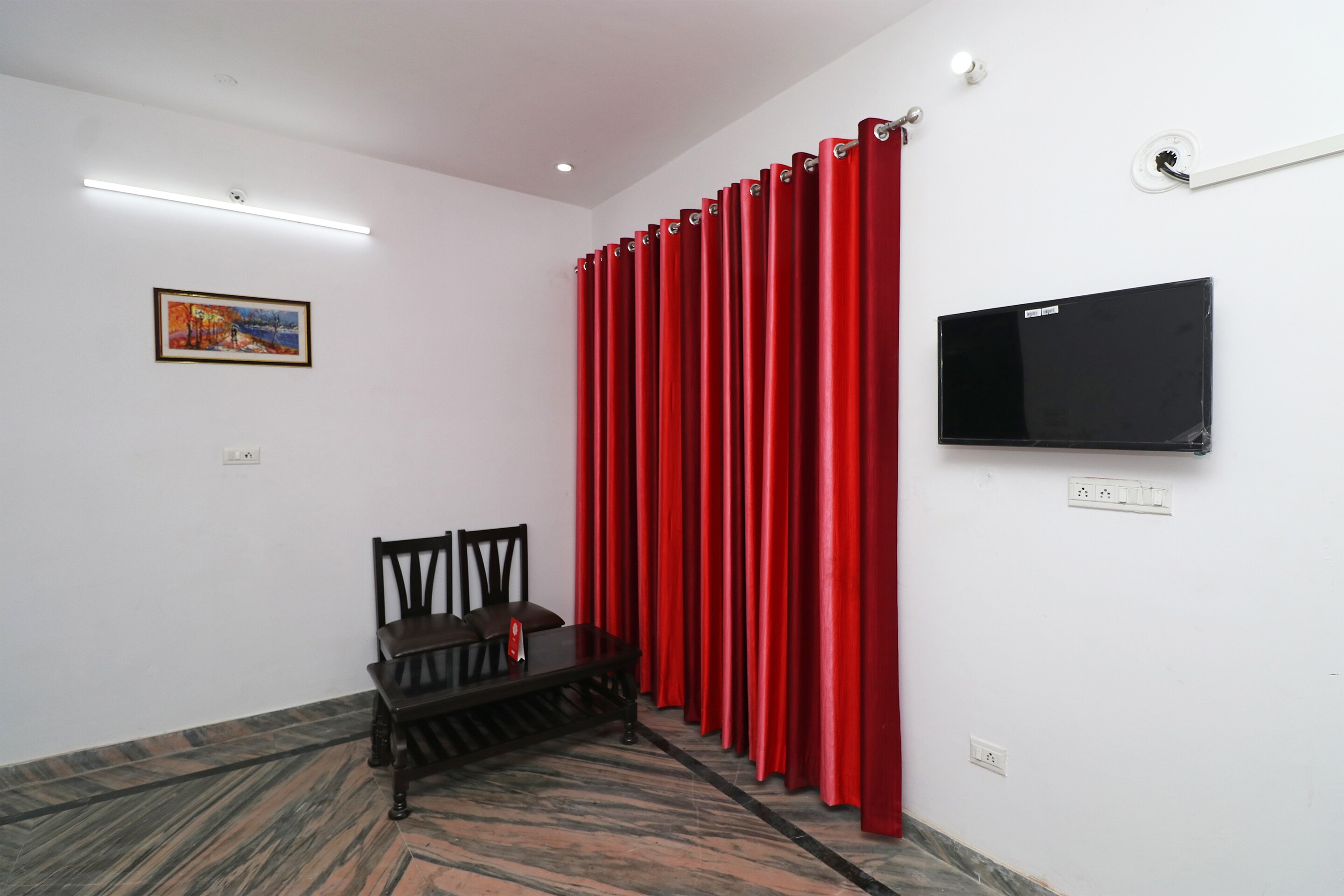 Hotel O SR Inn - Tap to explore photos