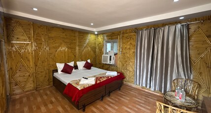 Shri Shyam Cafe & Hotel Room Type - Deluxe Room