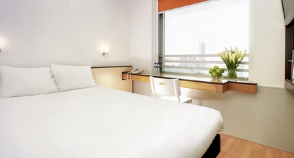 ibis Hong Kong North Point Room Type - Superior Room with 1 Double Bed Harbour View