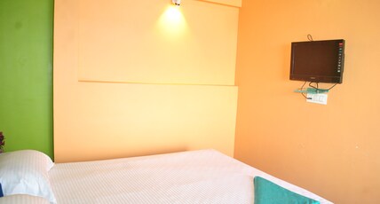 Nature View Home Stay Room Type - Superior Queen Room with Garden View