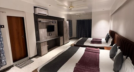 Hotel Green Park Room Type - 6 BED ROOM AC