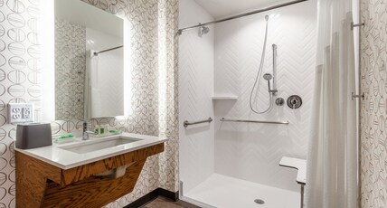 Holiday Inn & Suites Cedar Falls - Waterloo Event Ctr Room Type - 1 King Premium Mobility Accessible Roll in Shower Holiday Inn & Suites Cedar Falls - Waterloo Event Ctr Room Type - 1 King Premium Mobility Accessible Roll in Shower