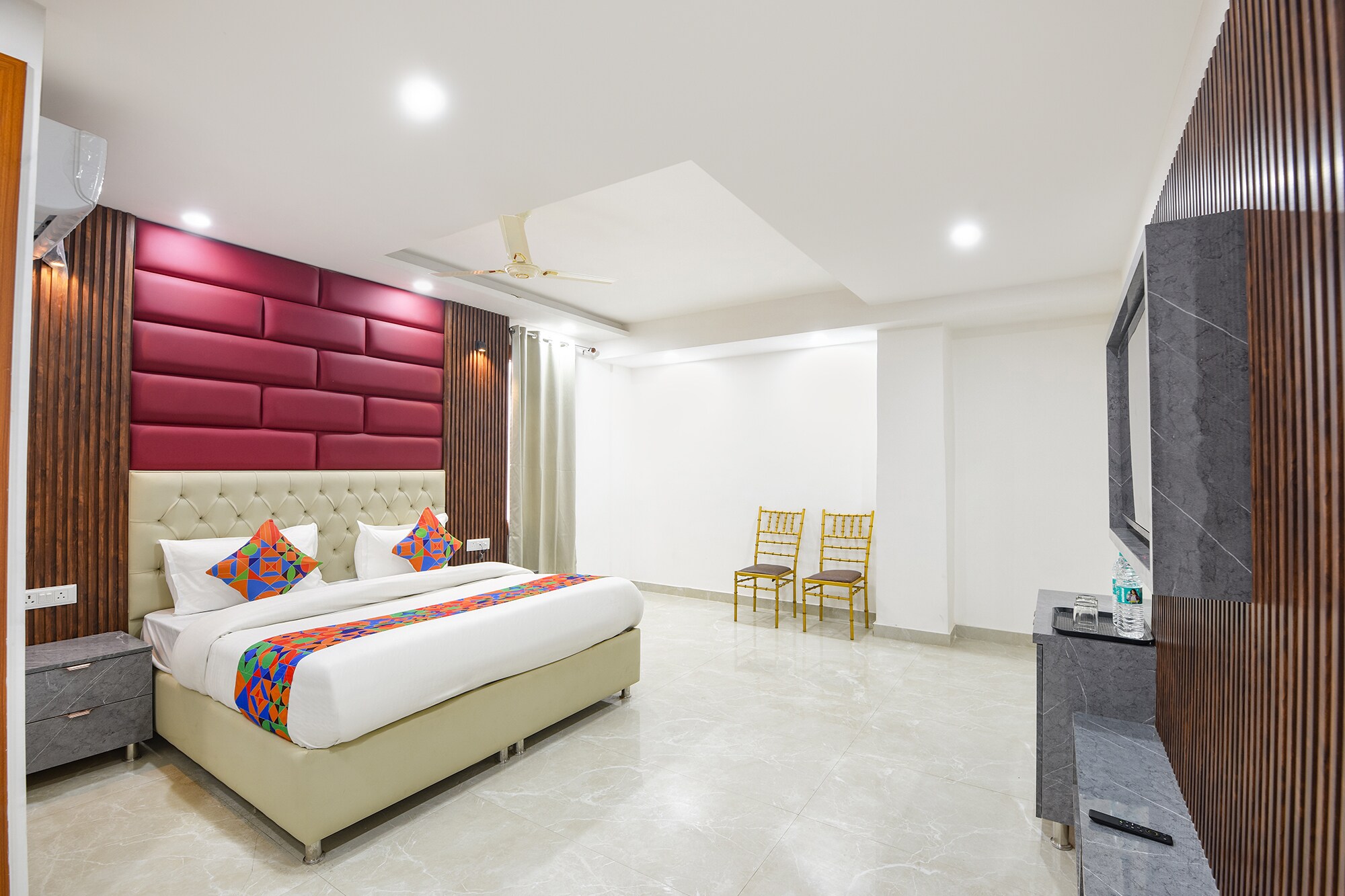 FabHotel Royal Palace Peera Garhi - Tap to explore photos