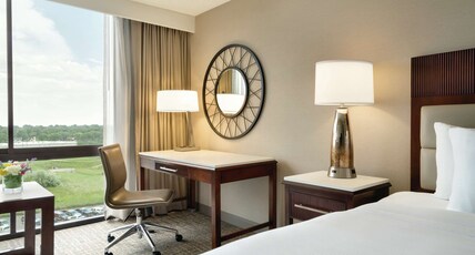 Hilton Fort Collins Room Type - 1KNG EXEC FL DELUXE