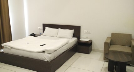 Iris Hotel & Restaurant  Room Type - Super Deluxe Room