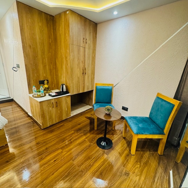 Jasmine Mountain View Retreat - Mall Road Dalhousie - Tap to explore photos