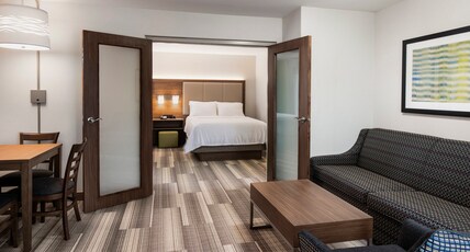 Holiday Inn Express & Suites SASKATOON CENTRE Room Type - 1 Bedroom Suite 2 Queen