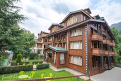 Hotel Tourist Palace (Near Betaab Valley)
