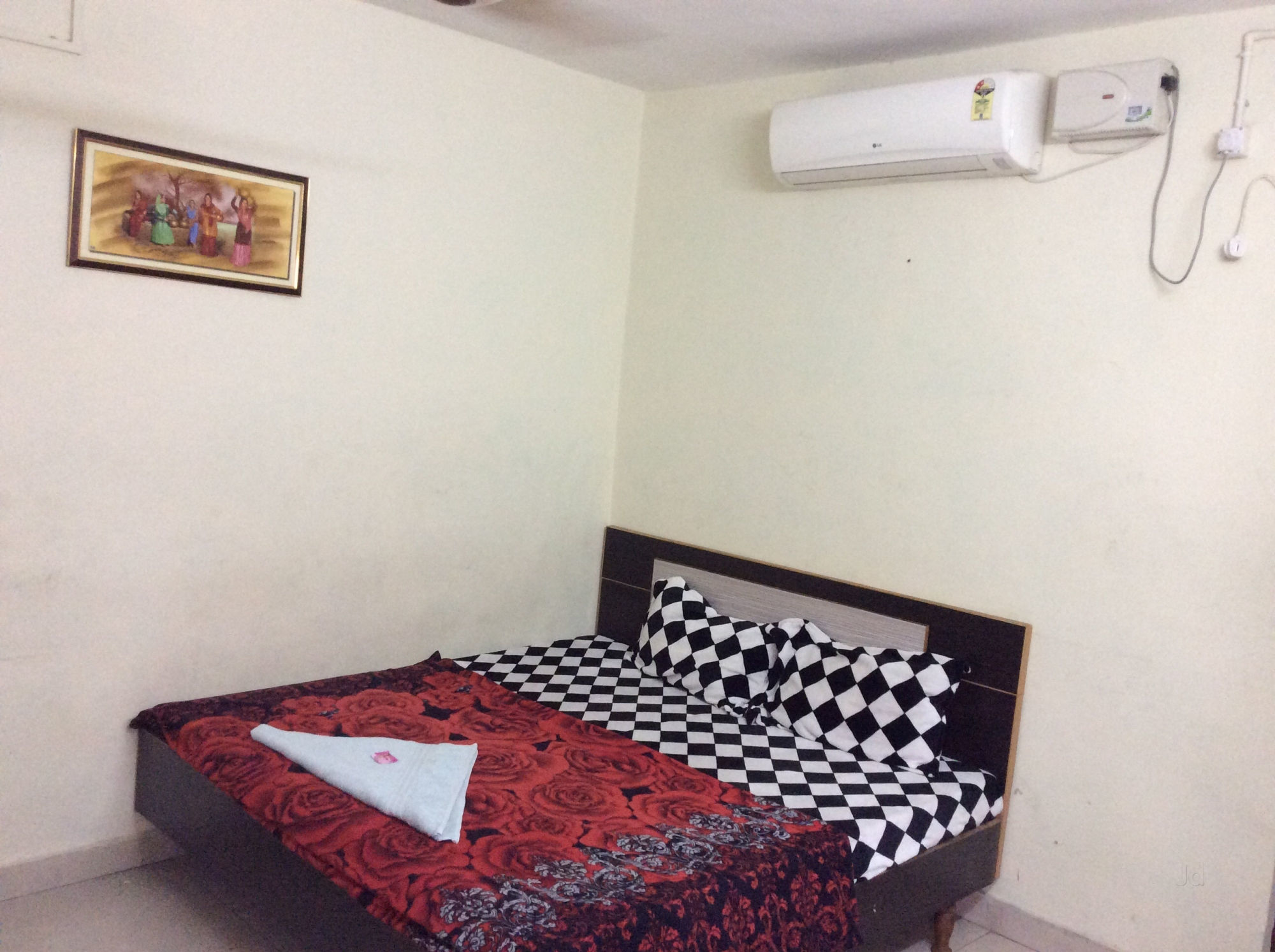 Raja Hotel - Tap to explore photos