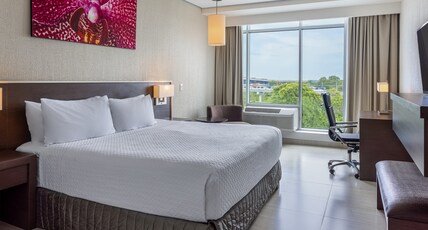 Crowne Plaza PANAMA AIRPORT Room Type - 1 King Bed Standard