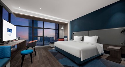 Holiday Inn Express SHANGHAI QINGPU MODULI Room Type - 1 King Standard City View Extra Floor Space