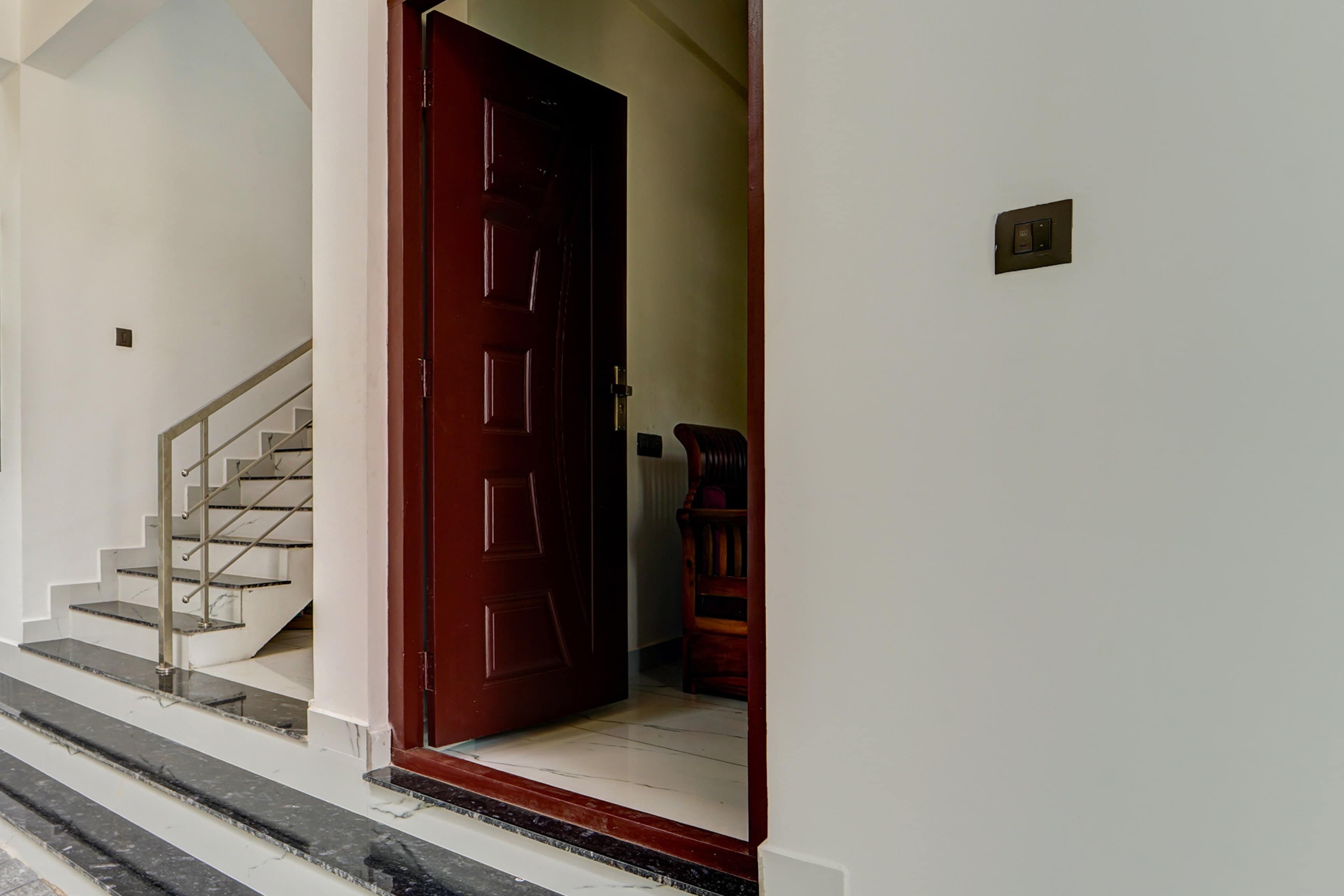 Super Hotel O HMT Colony Kochi Formerly Pullans Arcade - Tap to explore photos
