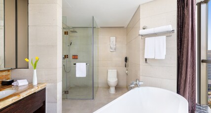 Crowne Plaza Beijing Lido, an IHG Hotel Room Type - 1 Bedroom Suite Bath View Crowne Plaza Beijing Lido, an IHG Hotel Room Type - 1 Bedroom Suite Bath View