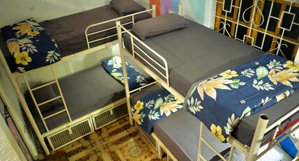 Pappi Chulo Hostel - Vagator Room Type - Wonderland 7 Bed Mixed Dorm