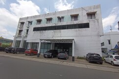 Hotel O Wisma Hamalau SyariahNearPulau Bromo Pedestrian Bridge