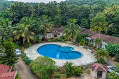 CASA DA FLORESTA - Lux Jacuzzi - Pool - WiFi -  BBQ
