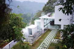 The Drizzle Stays Munnar