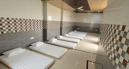 Omji Ashram - Kishori Kripa Dham Room Type - Bed in Male Dormitory