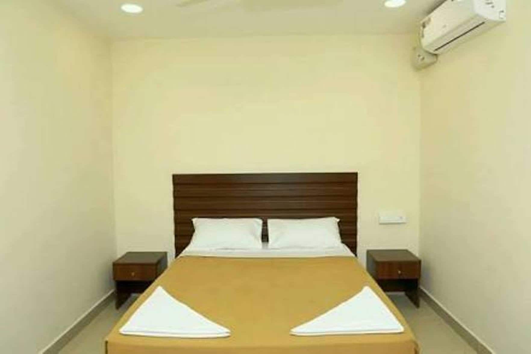 SHREE JI HOTEL AND RESTURANT - Tap to explore photos