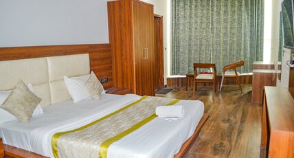 FabHotel The Golf Inn Room Type - Deluxe Room