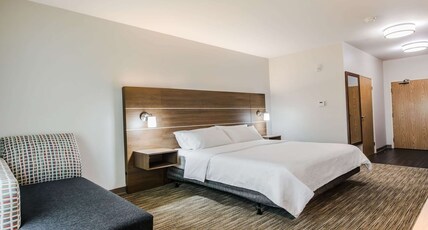Holiday Inn Express & Suites-Regina-South Room Type - 1 King Standard Communications Mobility Accessible Holiday Inn Express & Suites-Regina-South Room Type - 1 King Standard Communications Mobility Accessible