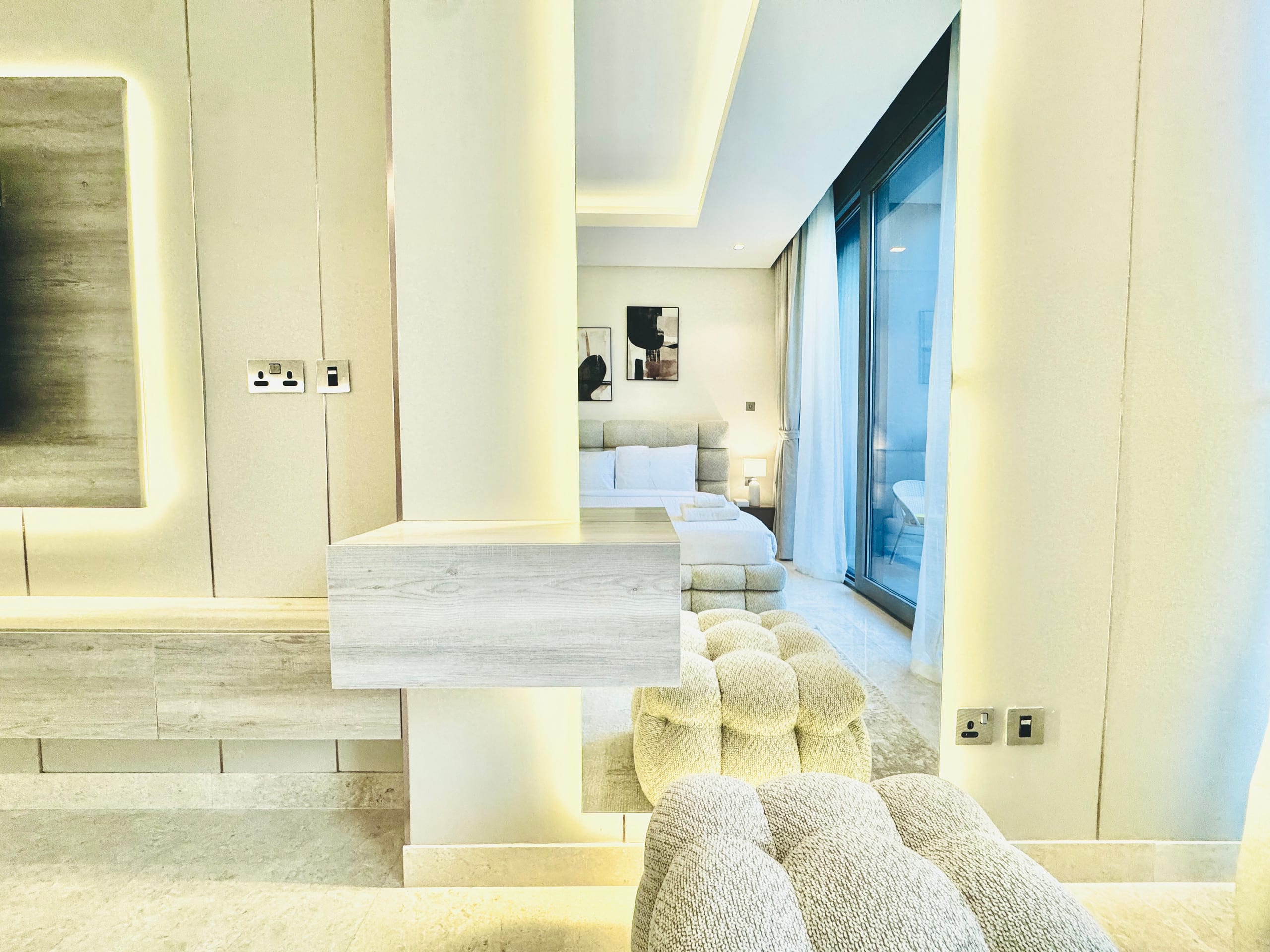 Modern Studio Near Burj Khalifa Business Bay - Tap to explore photos