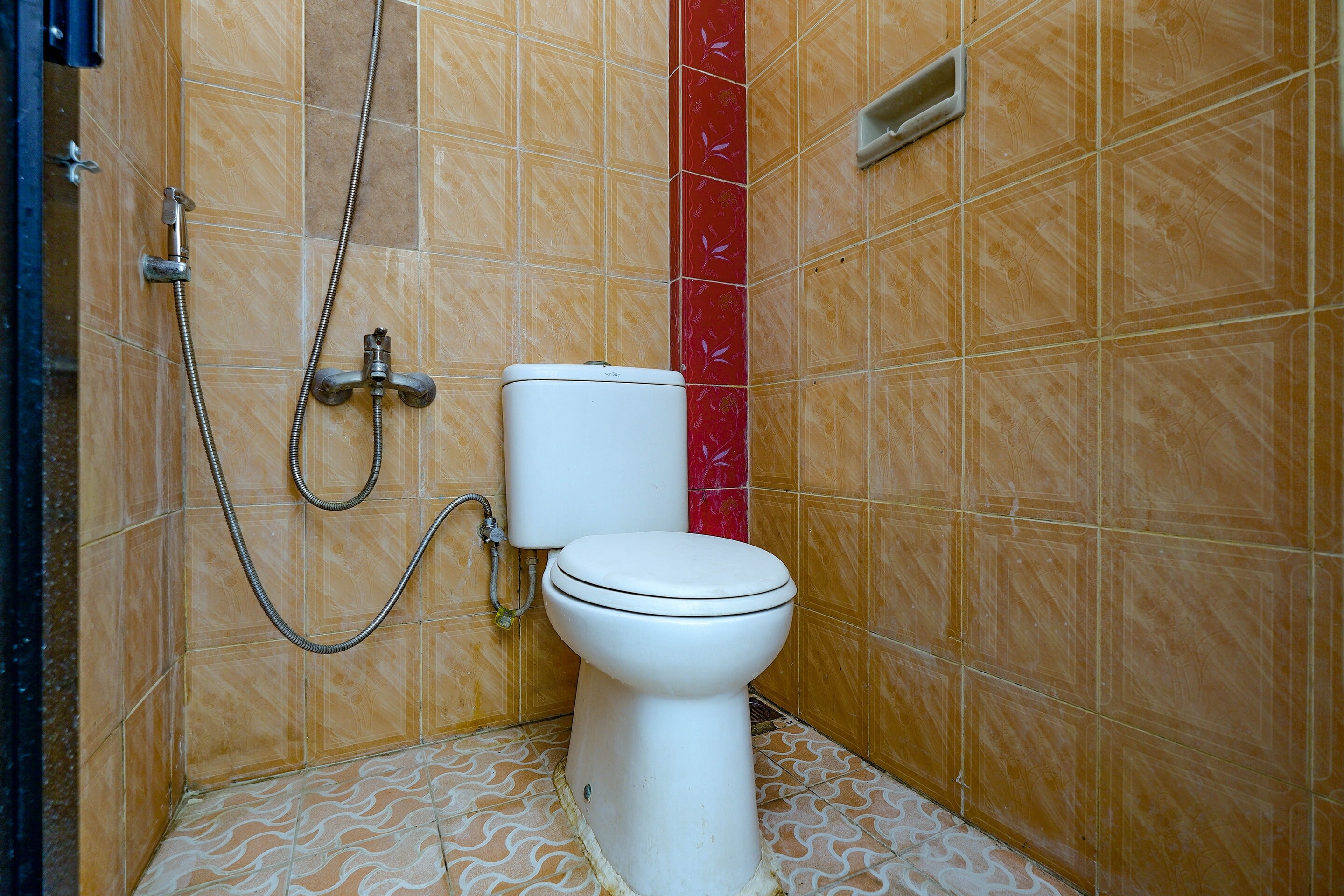 OYO 1706 Hotel H&w Solo - Tap to explore photos
