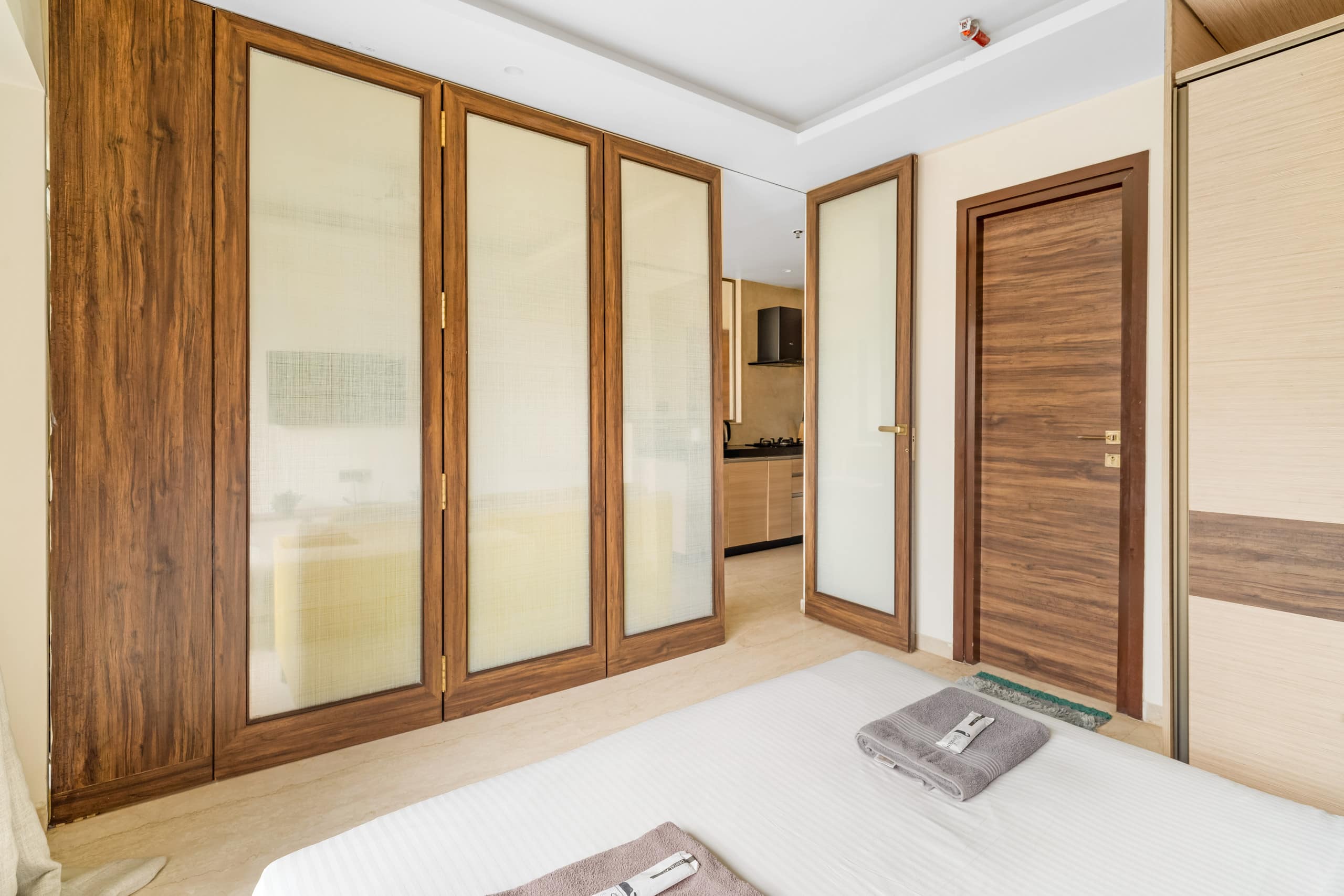 Tuscany Stylish 1 BHK in Prime Gated BKC Spot - Tap to explore photos
