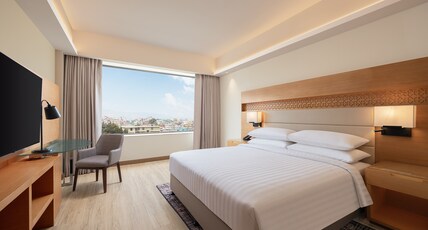 Courtyard by Marriott Shillong Room Type - Superior Guest Room 1 King City View
