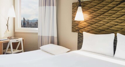 ibis Toulon La Seyne Sur Mer Room Type - Standard Room with 1 double bed and sofa bed ibis Toulon La Seyne Sur Mer Room Type - Standard Room with 1 double bed and sofa bed