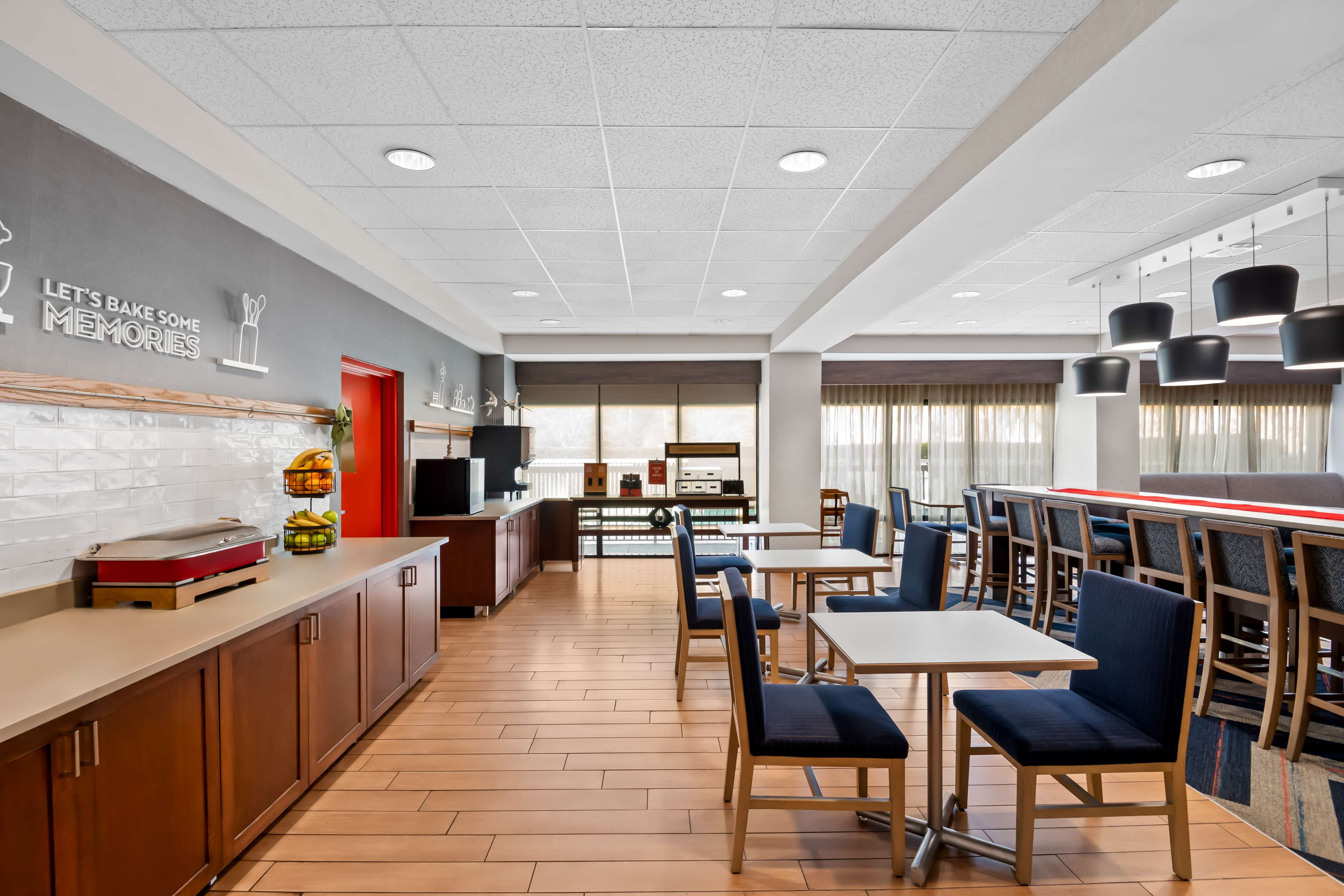 HAMPTON INN DEBARY DELTONA - Tap to explore photos