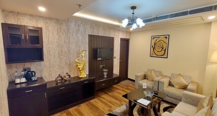 GOLDEN RETREATS Room Type - Royal Suite